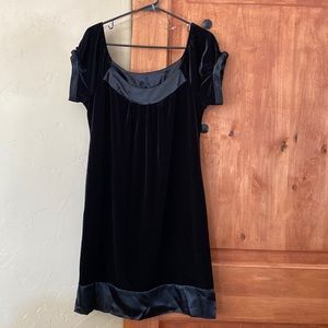 Velvet and satin black dress